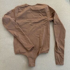 SKIMS CREW NECK LONG SLEEVE BODYSUIT